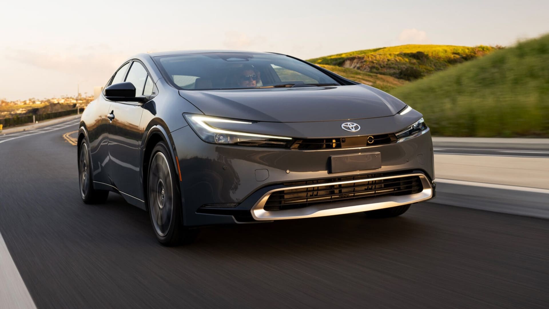 2025 TOYOTA PRIUS PHEV